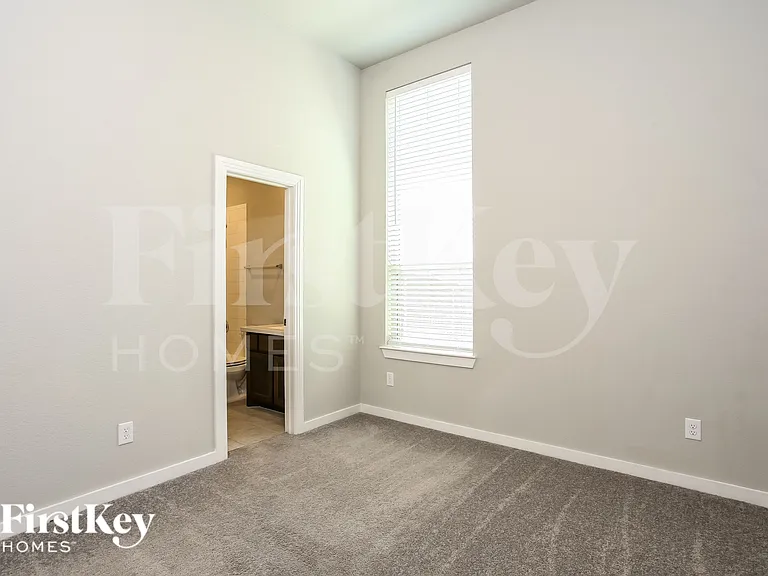 1714 Voltera Dr — Photo 12