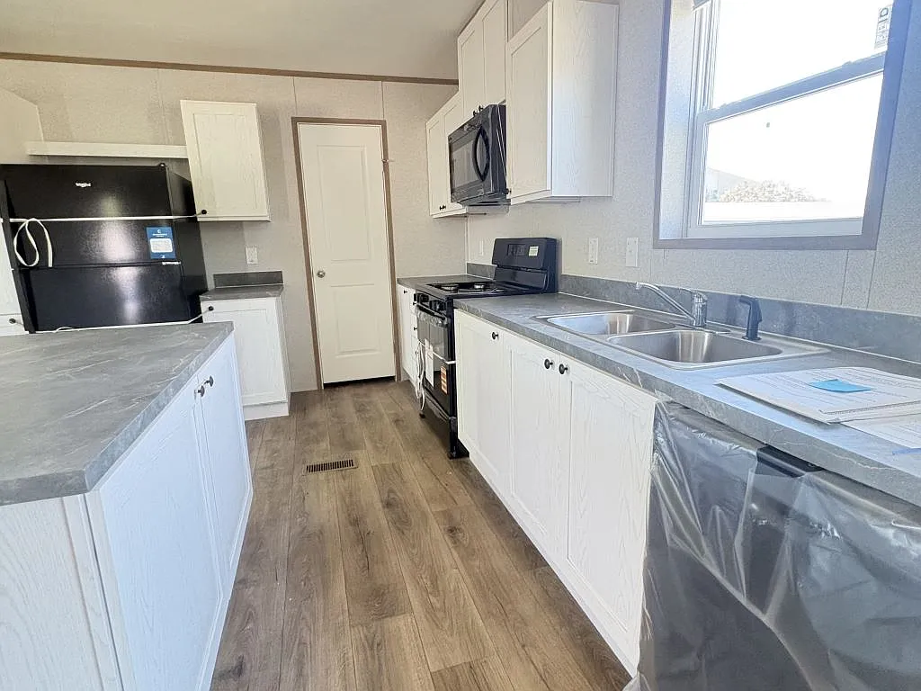 3 bed, 2.0 bath, 1216 sqft, $1,500 — Photo 2