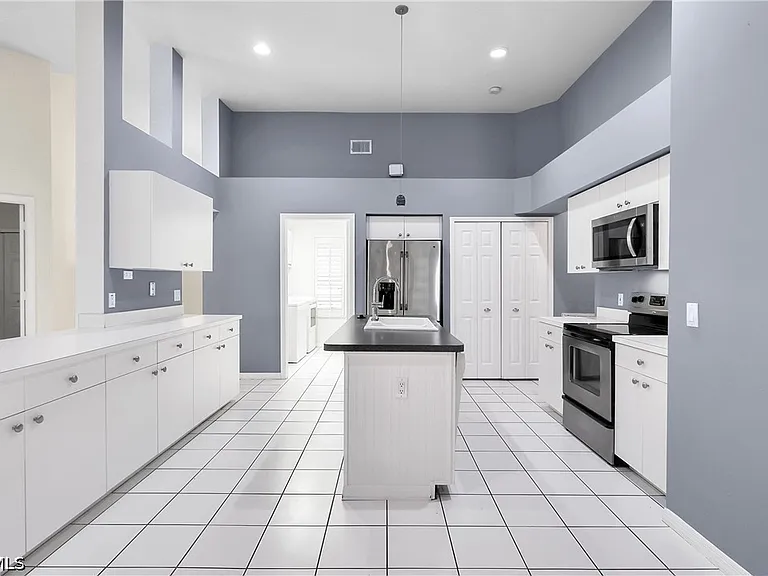 22203 Seashore Cir — Photo 11