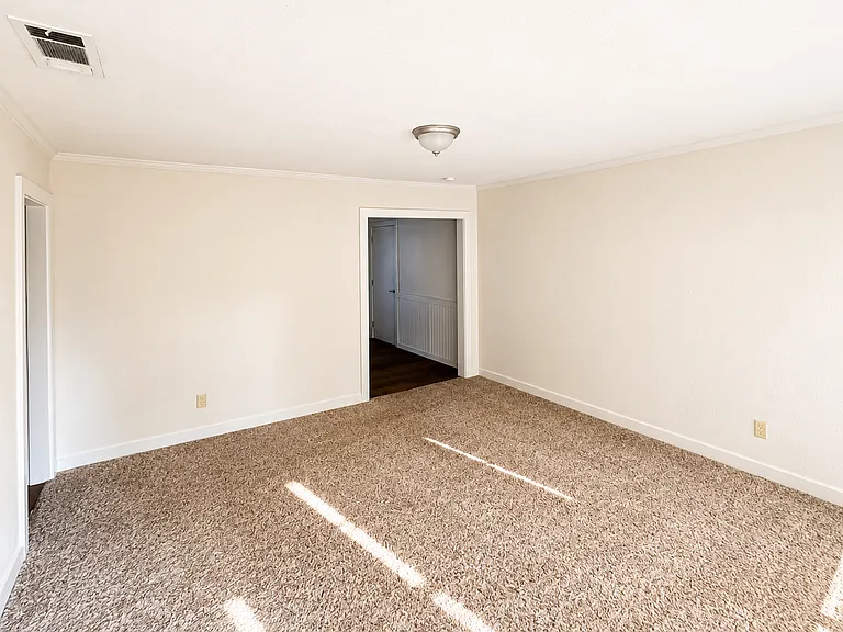 125 N McEntire Ct — Photo 4