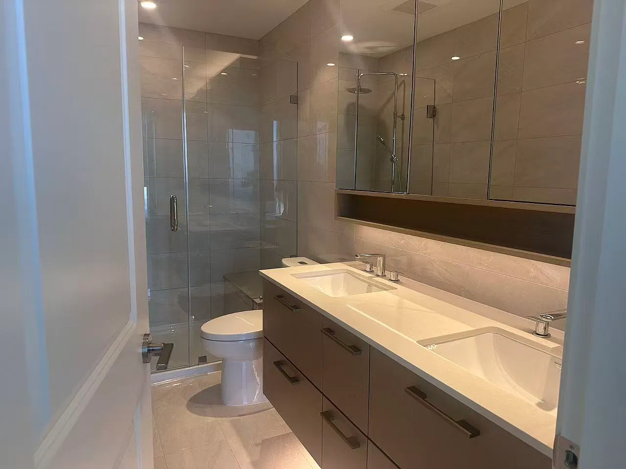 2 bed, 870 sqft, $3,700 — Photo 3