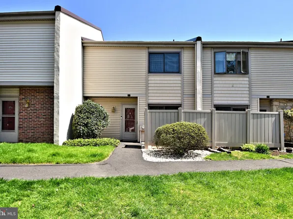 44 Twin Brooks Dr, Willow Grove, PA 19090