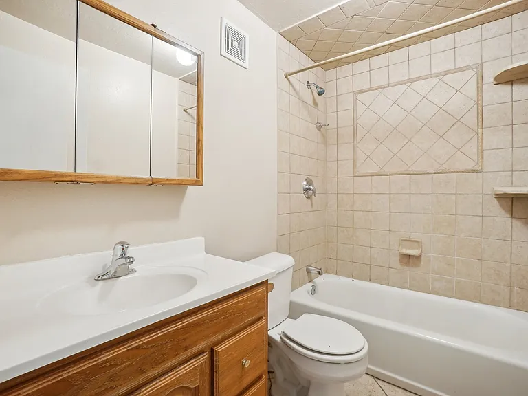 240 W 220th St S — Photo 20
