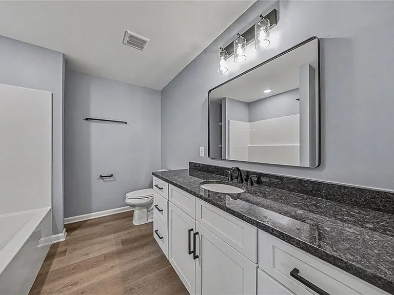 411 Hardy Ave SW — Photo 16