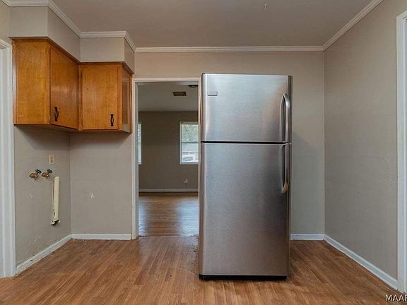 3rd image of 208 Green Ridge Rd