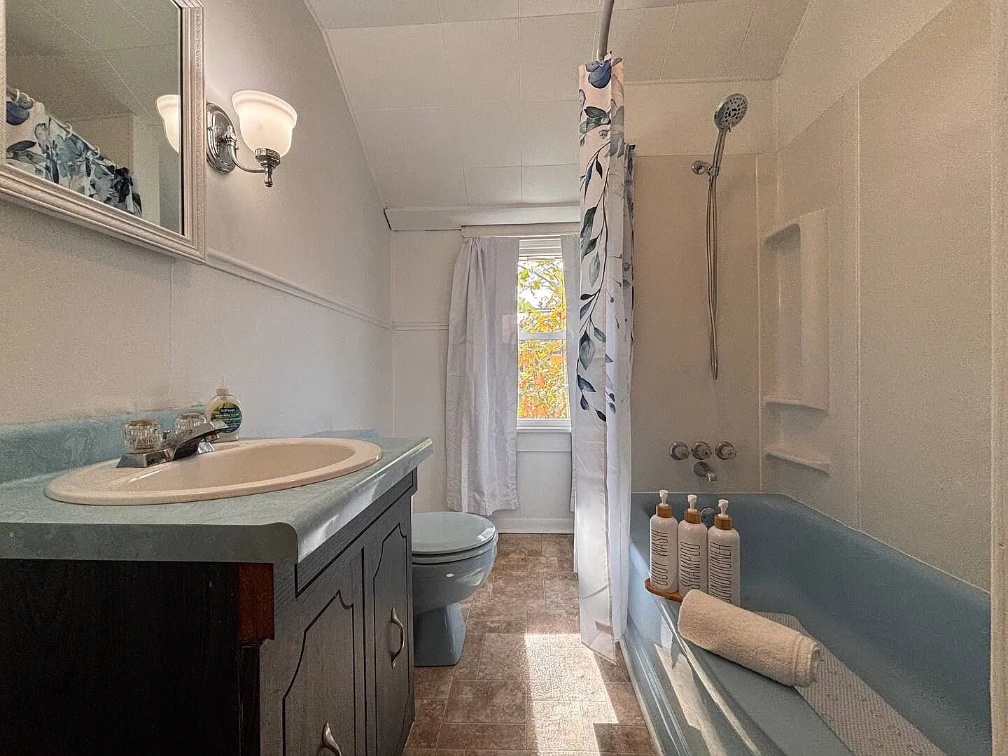 4 bed, 2.0 bath, 1600 sqft, $1,965 — Photo 4