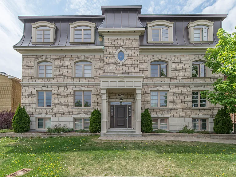 1662 Russell Rd — Photo 1