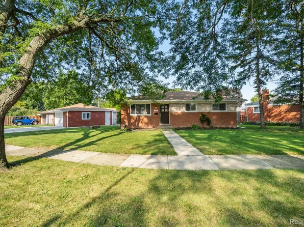 31349 Edwood Dr, Warren, MI 48088