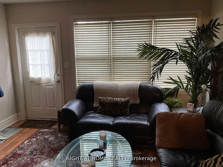 223 Beverley St #D — Photo 2