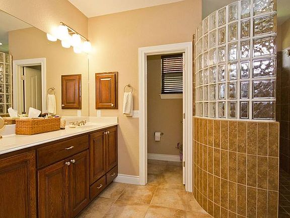 Master bath w/huge shower