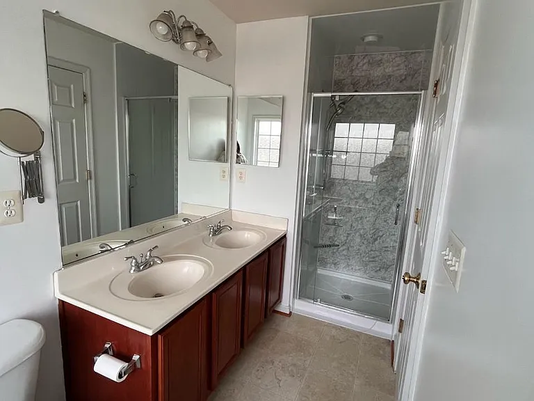 Master private bathroom