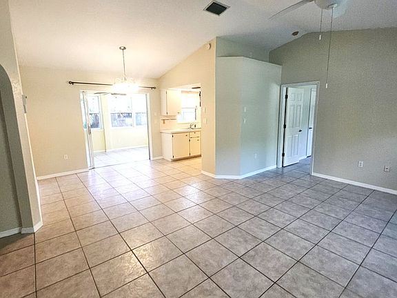 5th image of 23123 Glen Ave