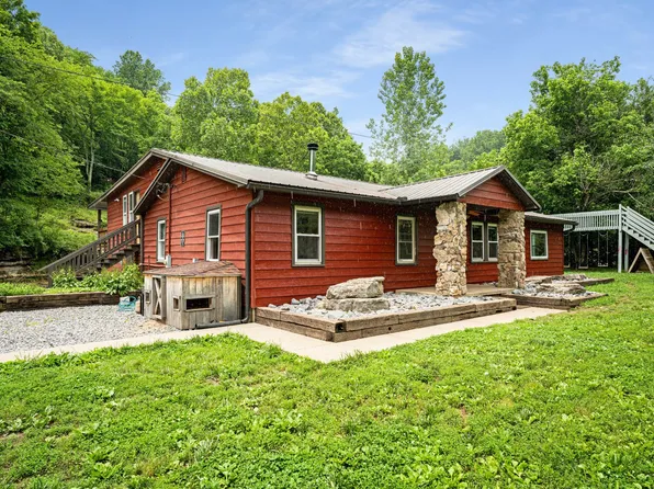 715 Rogues Fork Rd, Bethpage, TN 37022