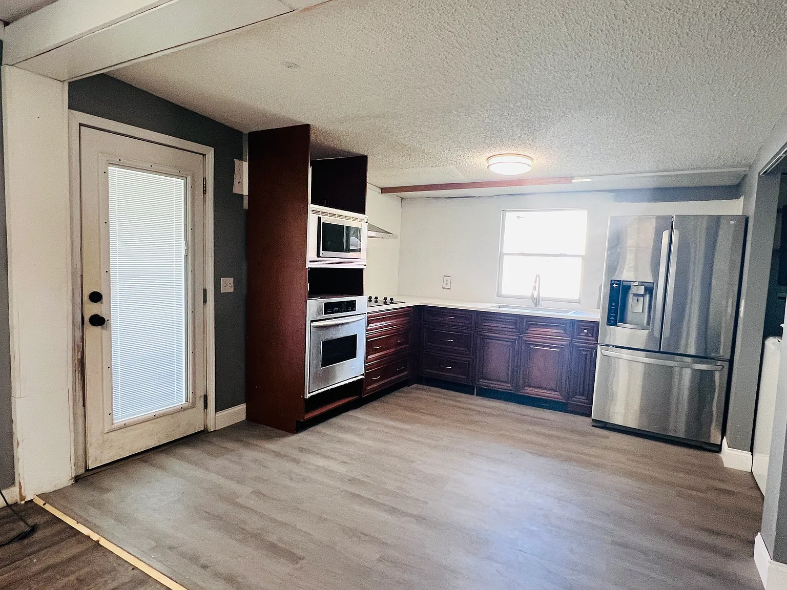 6800 Pearson Ln — Photo 3