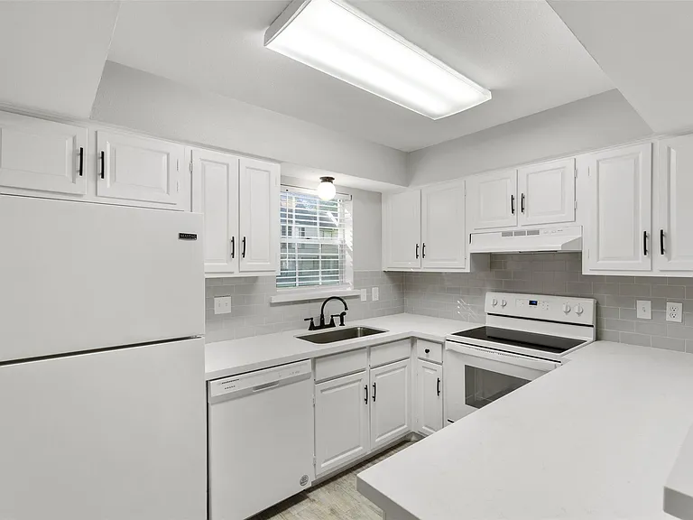 13010 Trail Hollow Dr #3010 — Photo 18