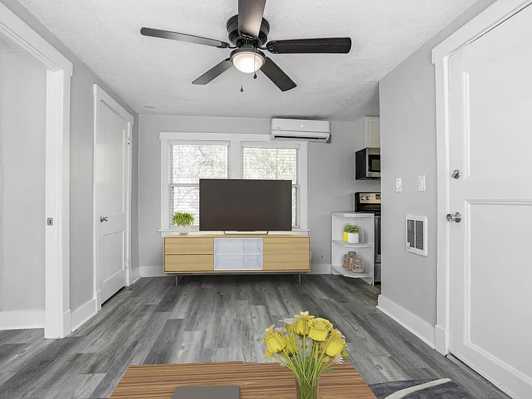 2401 Dartmouth Ave N #B — Photo 8