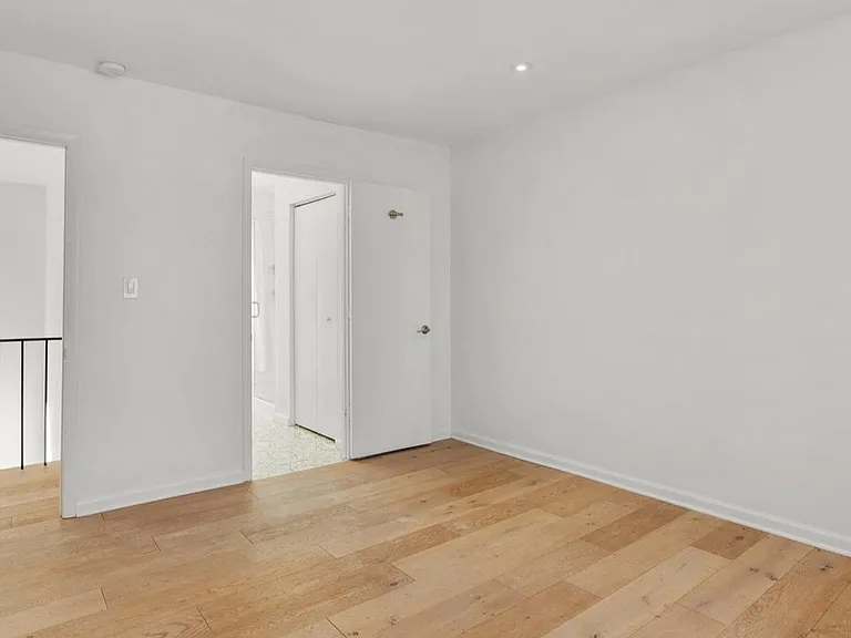 1321 I St NE — Photo 18