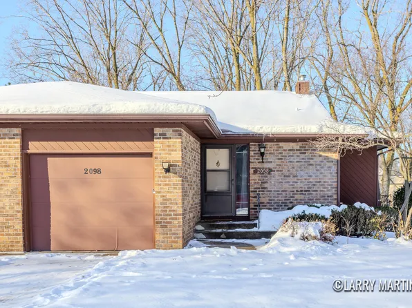 2098 Cranbrook Dr NE, Grand Rapids, MI 49505