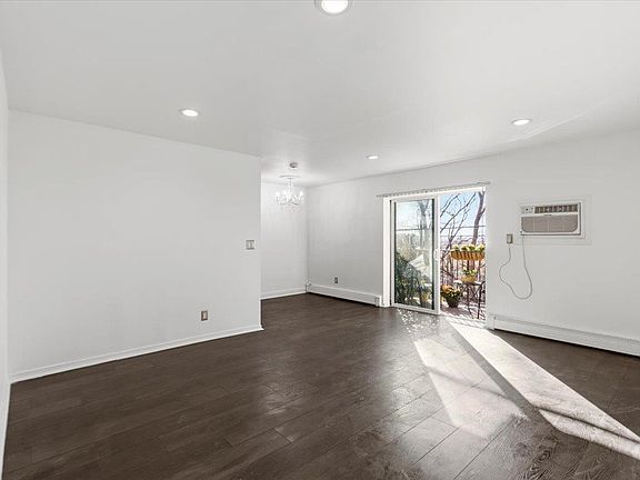 3rd image of 2200 Paterson Plank Rd APT 11
