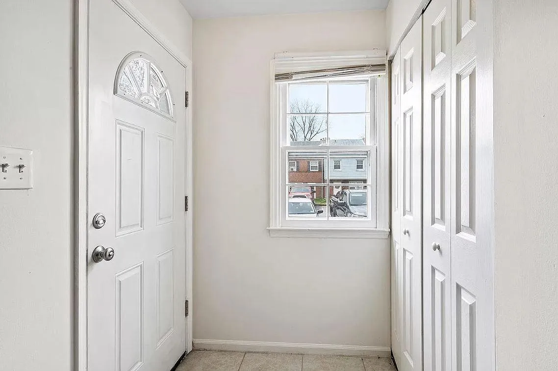12 Ethan Allen Ct — Photo 2