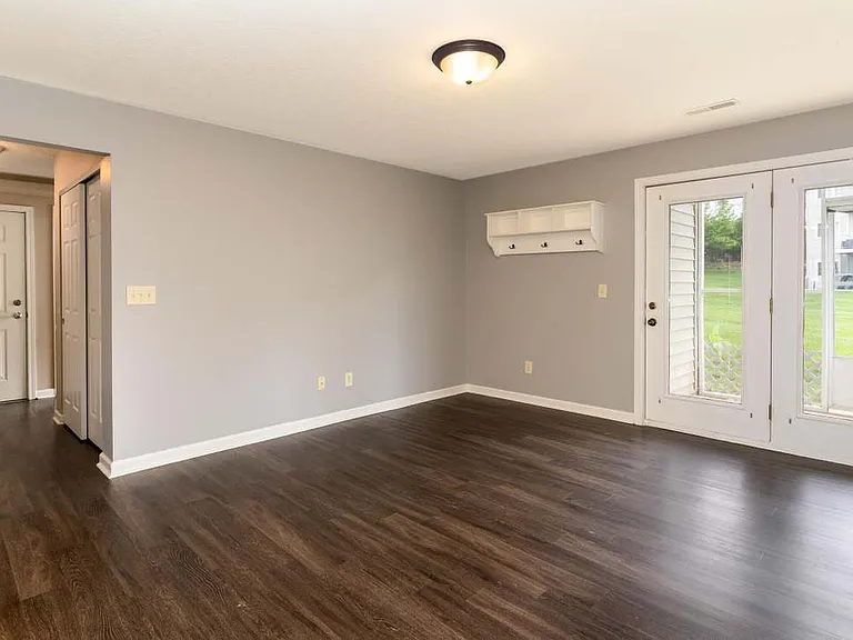 10260 Crossbow Ct #4 — Photo 8