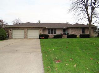 701 Surrey Rd, Monticello, IL 61856