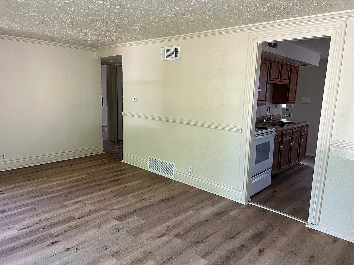 Building Photo - 2505 Northview Dr
