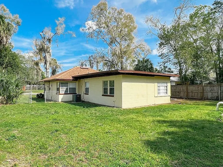 319 NW 16th Ave — Photo 100