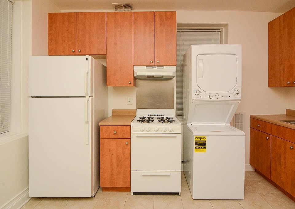 1st image of 2238 W Melrose St Unit G