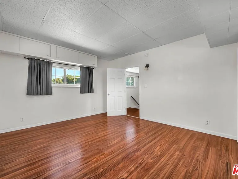 7318 W 88th St — Photo 27
