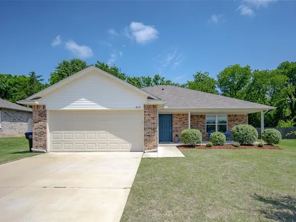 819 Twin Lakes Dr, Noble, OK 73068