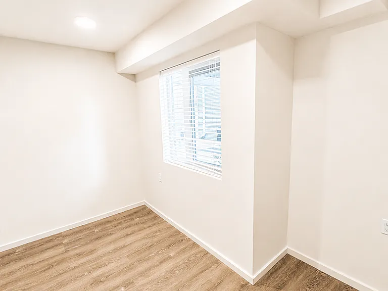 Plaza Apartments — Photo 37