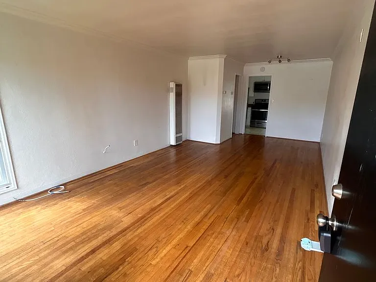 Windansea Apartments — Photo 3