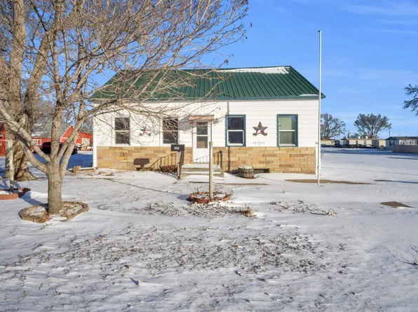 608 Lincoln St, Holdrege, NE 68949