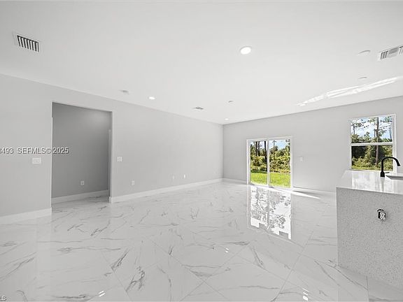 4th image of 967 Edgerton Ave