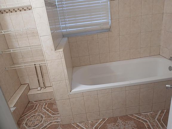 3rd image of 330 SW 14TH Street