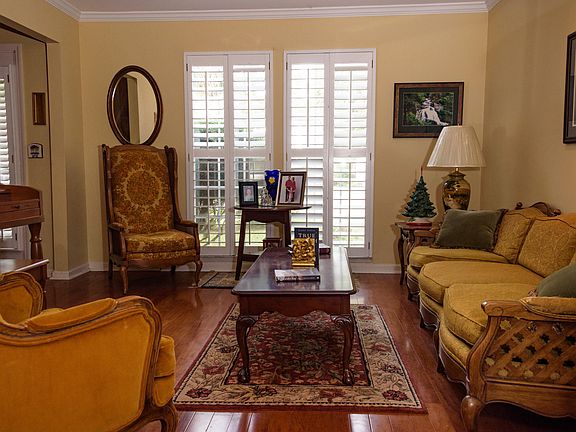 4th image of 2028 Country Manor Dr