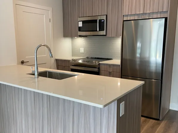 4130 Parkside Village Dr, Mississauga, ON