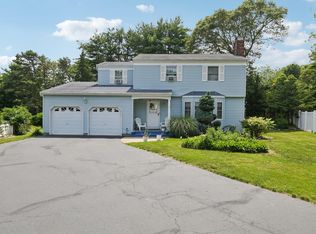 19 Sherwood Ct, Ronkonkoma, NY 11779