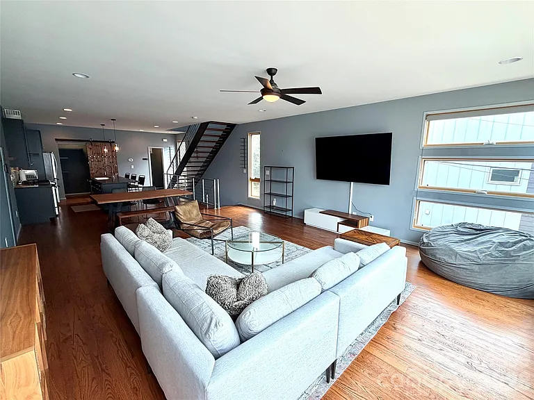 305 McNinch St #B — Photo 5