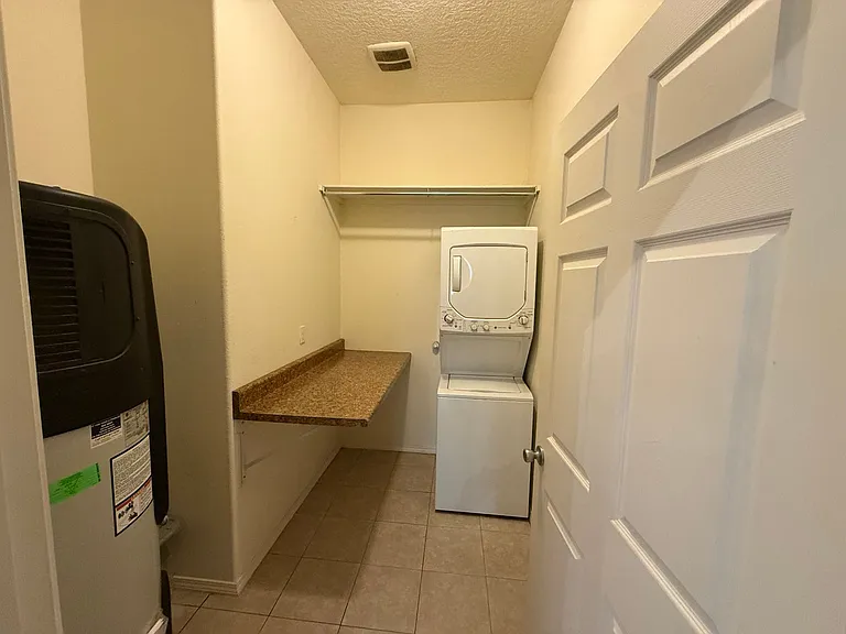 218 Yale Blvd SE — Photo 8