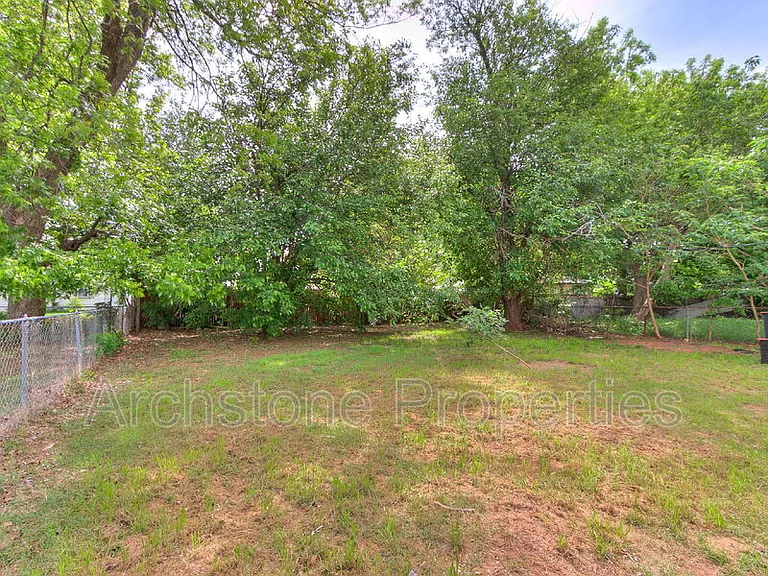 2312 Mustang St — Photo 40