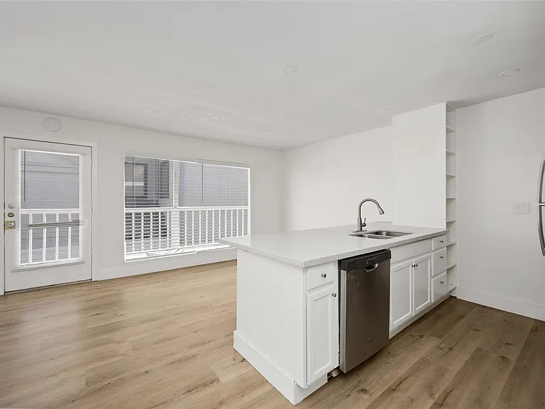 2218 Hazard St #4 — Photo 10