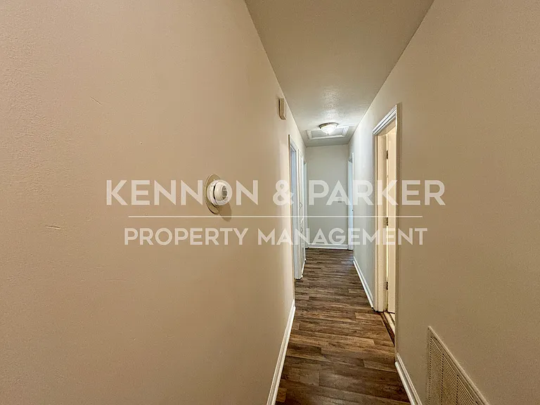 4494 Longview Dr — Photo 13