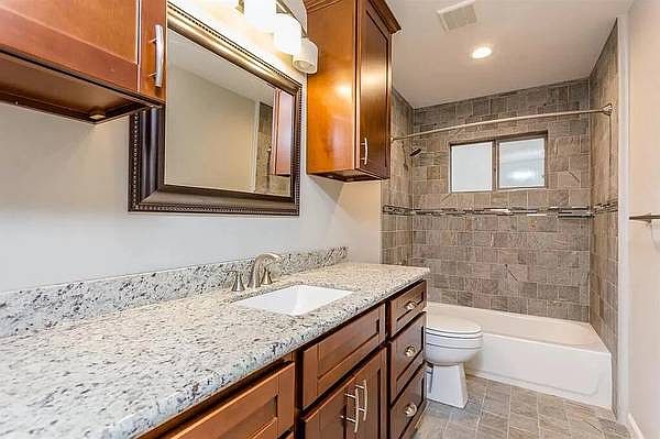 2nd image of 2128 Oakdale St APT 1