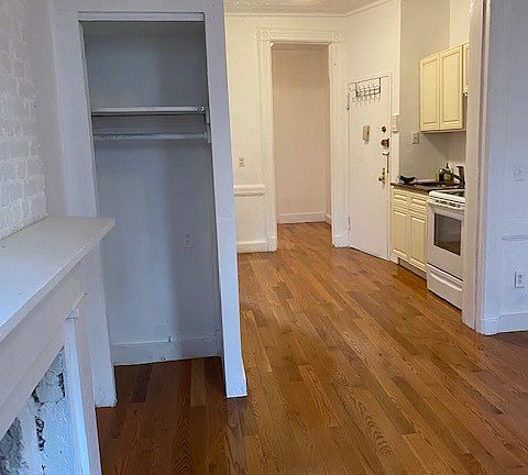 4th image of 503 W 47th St #3RE