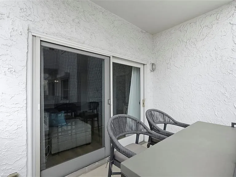 285 107th Ave #405 — Photo 25
