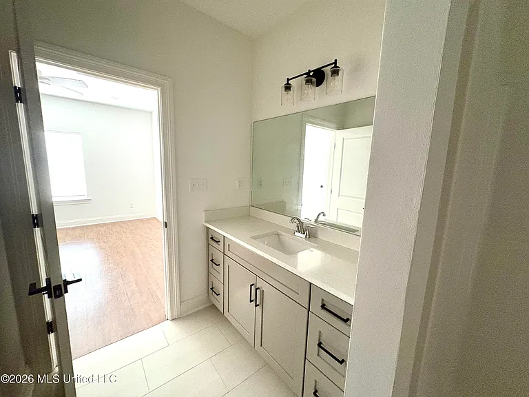 701 Southview Dr — Photo 20