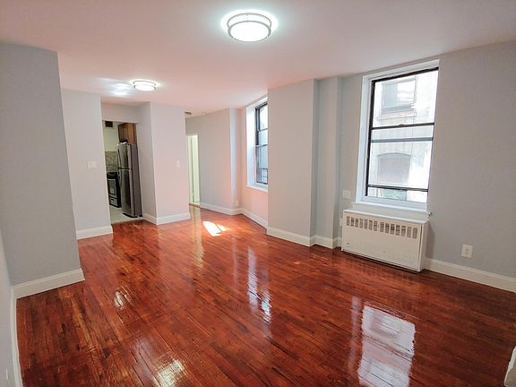 2nd image of 940 Bronx Park #3B