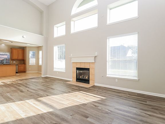 5th image of 210 Cedar Point Dr
